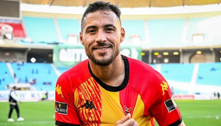 لسبب غريب.. الأمن الفرنسي يلقي القبض على اللاعب يوسف بلايلي في المطار